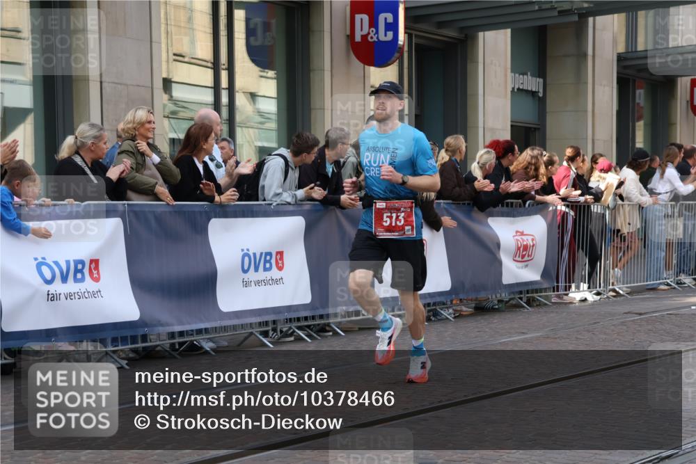 13.09.2026 - 21. swb-Marathon Bremen Strokosch-Dieckow http://msf.ph/oto/10378466 13.09.2026 12:37:35 Ziel 1766, 513, 1957 meine-sportfotos.de