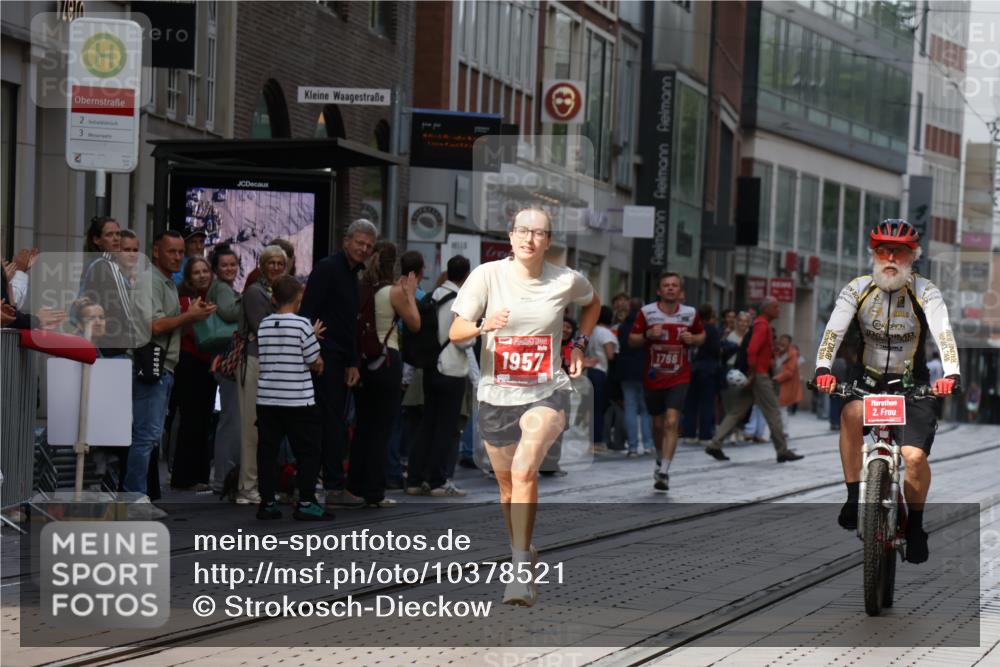 13.09.2026 - 21. swb-Marathon Bremen Strokosch-Dieckow http://msf.ph/oto/10378521 13.09.2026 12:37:38 Ziel 513, 1766, 1957 meine-sportfotos.de