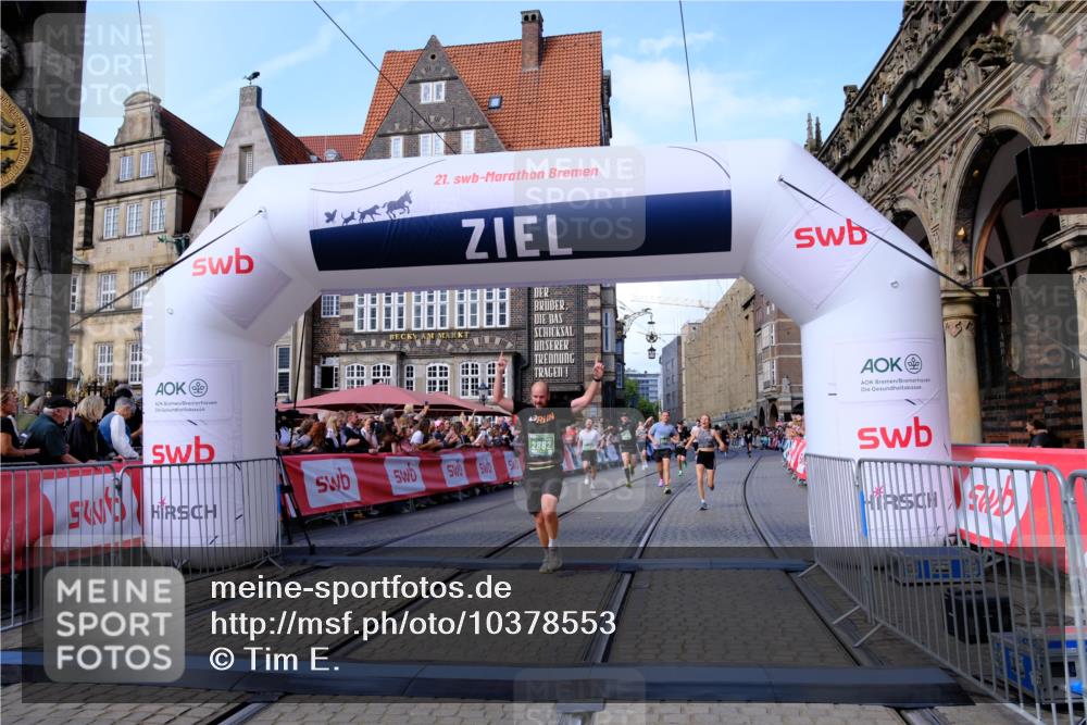 13.09.2026 - 21. swb-Marathon Bremen Tim E. http://msf.ph/oto/10378553 13.09.2026 13:13:53 Ziel 779, 2360, 2401, 2767, 2882, 3413, 6407, 7493, 7707, 8477, 8568, 8840, 8963, 9442, 13099 meine-sportfotos.de
