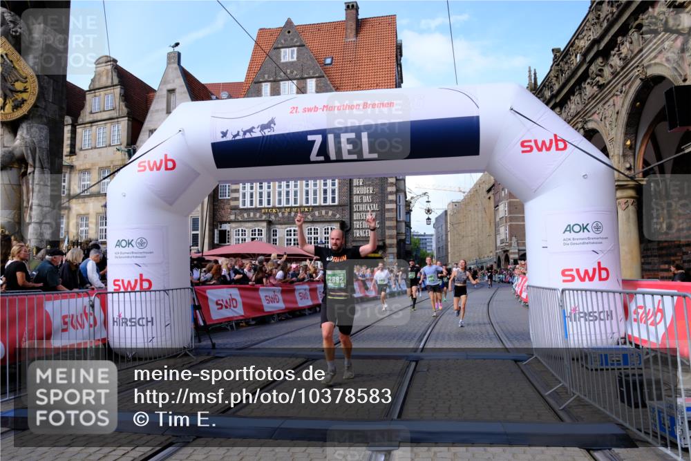 13.09.2026 - 21. swb-Marathon Bremen Tim E. http://msf.ph/oto/10378583 13.09.2026 13:13:53 Ziel 779, 2360, 2401, 2767, 2882, 3413, 6407, 7493, 7707, 8477, 8568, 8840, 8963, 9442, 13099 meine-sportfotos.de