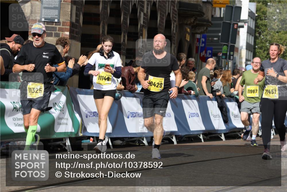 13.09.2026 - 21. swb-Marathon Bremen Strokosch-Dieckow http://msf.ph/oto/10378592 13.09.2026 11:03:57 Ziel 10090, 10091, 10327, 10420, 10569, 10902, 10950, 11211, 11411, 11595, 11655, 11746, 11868, 12074, 10390, 10516, 10671, 10672, 10726, 10912, 10913, 11221, 11318, 11319, 11470, 11471, 11539, 11726, 11909, 12001, 12103, 12113, 12140, 12260, 12276, 12433 meine-sportfotos.de