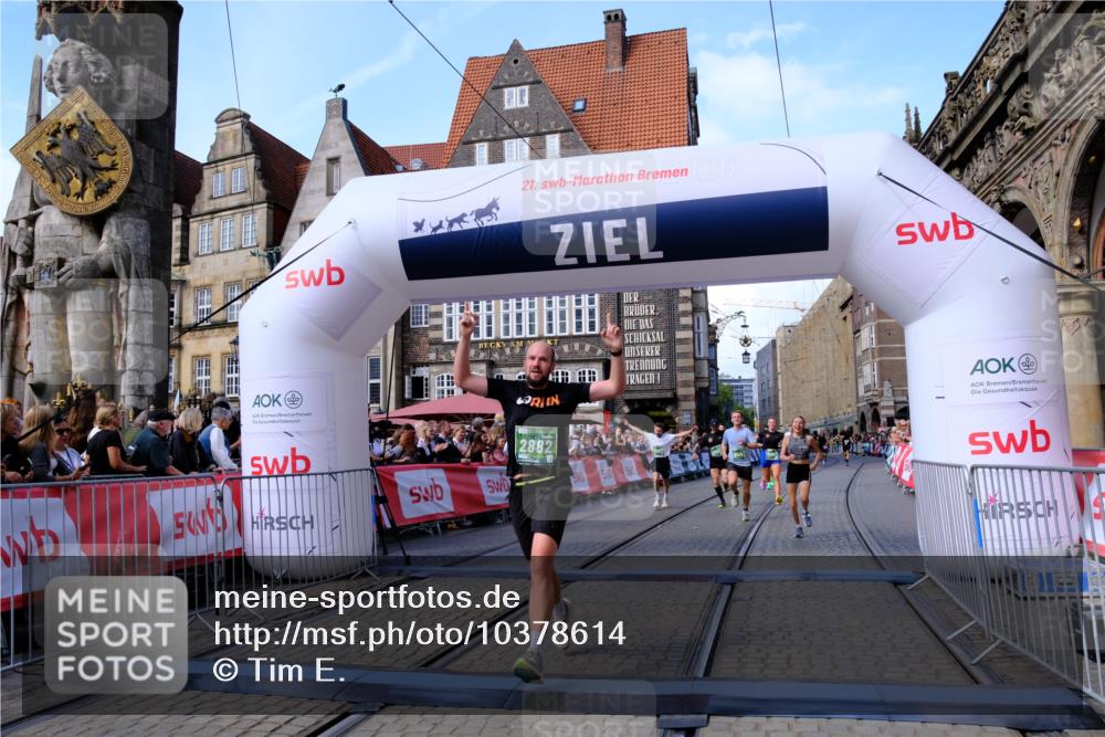 13.09.2026 - 21. swb-Marathon Bremen Tim E. http://msf.ph/oto/10378614 13.09.2026 13:13:53 Ziel 779, 2360, 2401, 2767, 2882, 3413, 6407, 7493, 7707, 8477, 8568, 8840, 8963, 9442, 13099 meine-sportfotos.de