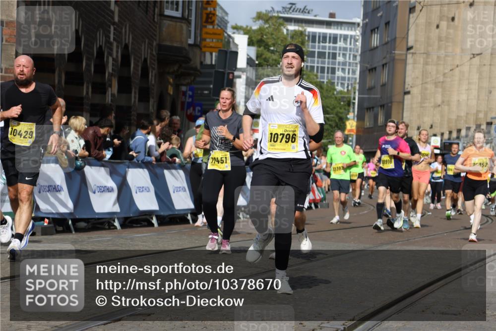 13.09.2026 - 21. swb-Marathon Bremen Strokosch-Dieckow http://msf.ph/oto/10378670 13.09.2026 11:03:58 Ziel 10090, 10091, 10327, 10420, 10569, 10796, 10902, 10950, 11211, 11411, 11595, 11655, 11746, 11868, 12074, 10291, 10390, 10516, 10671, 10672, 10726, 10912, 10913, 11221, 11318, 11539, 11726, 11909, 12001, 12103, 12113, 12140, 12276 meine-sportfotos.de
