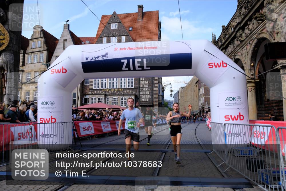 13.09.2026 - 21. swb-Marathon Bremen Tim E. http://msf.ph/oto/10378683 13.09.2026 13:13:55 Ziel 779, 2401, 2767, 2882, 3413, 6407, 7493, 7707, 8477, 8568, 8840, 8963, 9442, 9884, 13099 meine-sportfotos.de