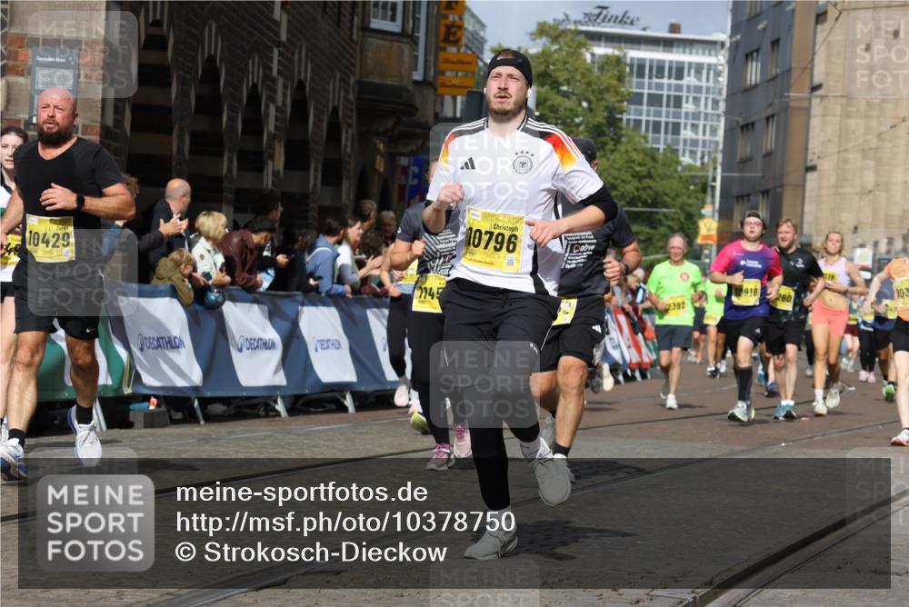 13.09.2026 - 21. swb-Marathon Bremen Strokosch-Dieckow http://msf.ph/oto/10378750 13.09.2026 11:03:58 Ziel 10090, 10091, 10327, 10420, 10569, 10796, 10902, 10950, 11211, 11411, 11595, 11655, 11746, 11868, 12074, 10291, 10390, 10516, 10671, 10672, 10726, 10912, 10913, 11221, 11318, 11539, 11726, 11909, 12001, 12103, 12113, 12140, 12276 meine-sportfotos.de