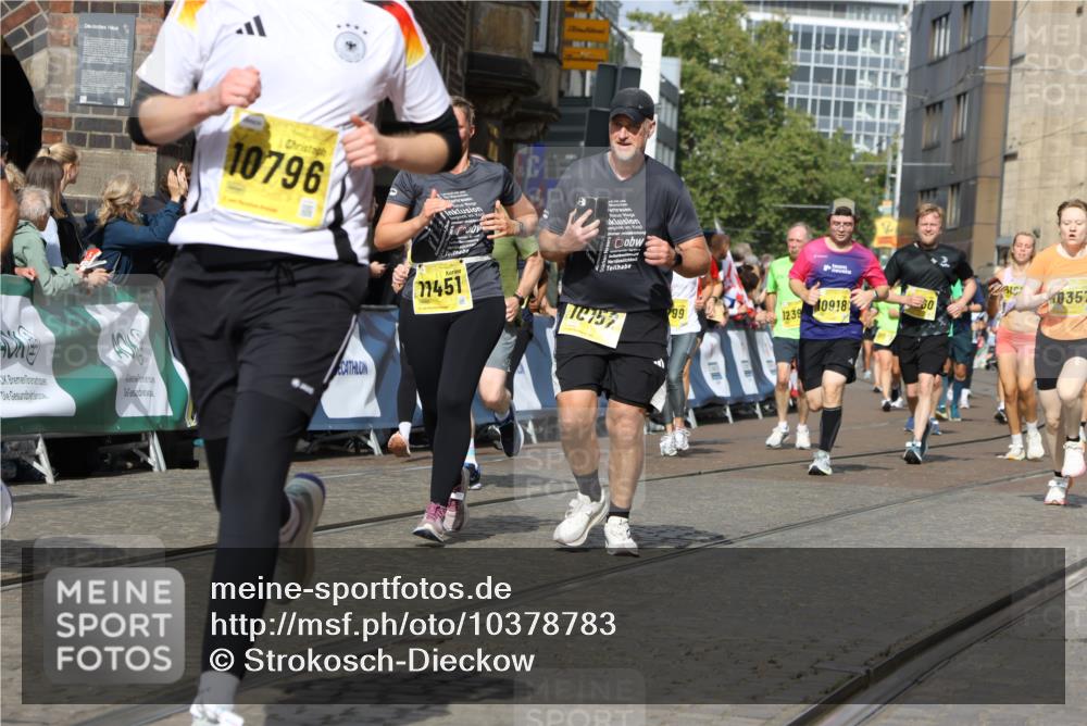 13.09.2026 - 21. swb-Marathon Bremen Strokosch-Dieckow http://msf.ph/oto/10378783 13.09.2026 11:03:59 Ziel 10090, 10091, 10327, 10420, 10569, 10796, 10902, 10950, 11211, 11411, 11595, 11655, 11746, 11868, 12074, 10291, 10390, 10516, 10671, 10672, 10726, 10912, 10913, 11221, 11318, 11539, 11726, 11909, 12001, 12103, 12113, 12140, 12276 meine-sportfotos.de