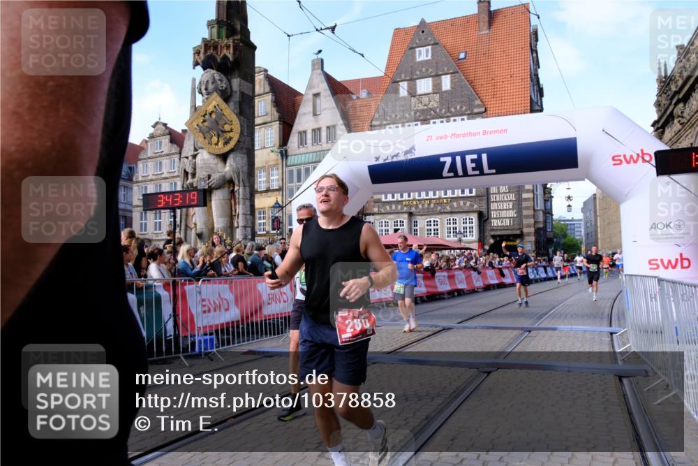 13.09.2026 - 21. swb-Marathon Bremen Tim E. http://msf.ph/oto/10378858 13.09.2026 13:14:07 Ziel 524, 670, 683, 1704, 1707, 1937, 2422, 3236, 3413, 5443, 6451, 7210, 7283, 7707, 9426, 9635, 9884, 13099 meine-sportfotos.de