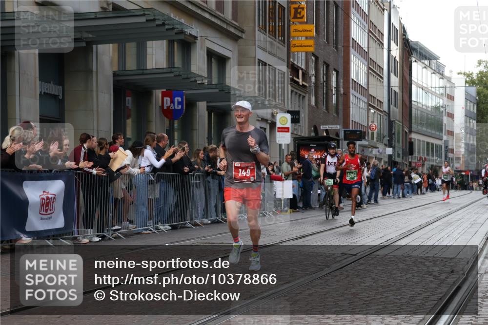 13.09.2026 - 21. swb-Marathon Bremen Strokosch-Dieckow http://msf.ph/oto/10378866 13.09.2026 12:40:25 Ziel 1263, 3662, 4264, 149 meine-sportfotos.de