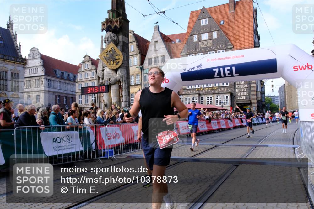 13.09.2026 - 21. swb-Marathon Bremen Tim E. http://msf.ph/oto/10378873 13.09.2026 13:14:07 Ziel 524, 670, 683, 1704, 1707, 1937, 2422, 3236, 3413, 5443, 6451, 7210, 7283, 7707, 9426, 9635, 9884, 13099 meine-sportfotos.de