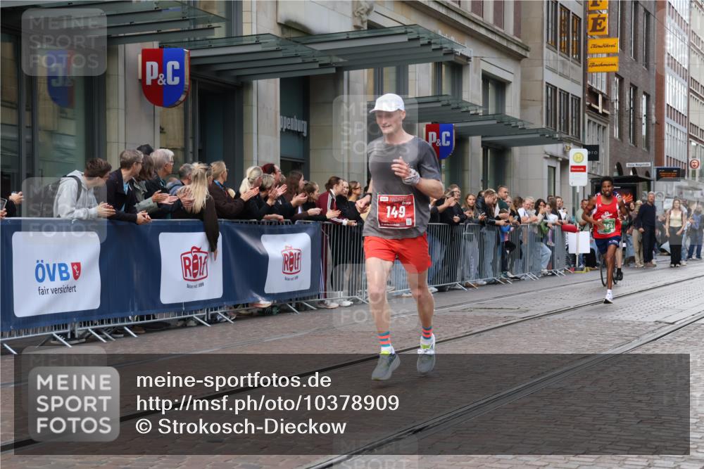 13.09.2026 - 21. swb-Marathon Bremen Strokosch-Dieckow http://msf.ph/oto/10378909 13.09.2026 12:40:26 Ziel 1263, 3662, 4264, 149 meine-sportfotos.de