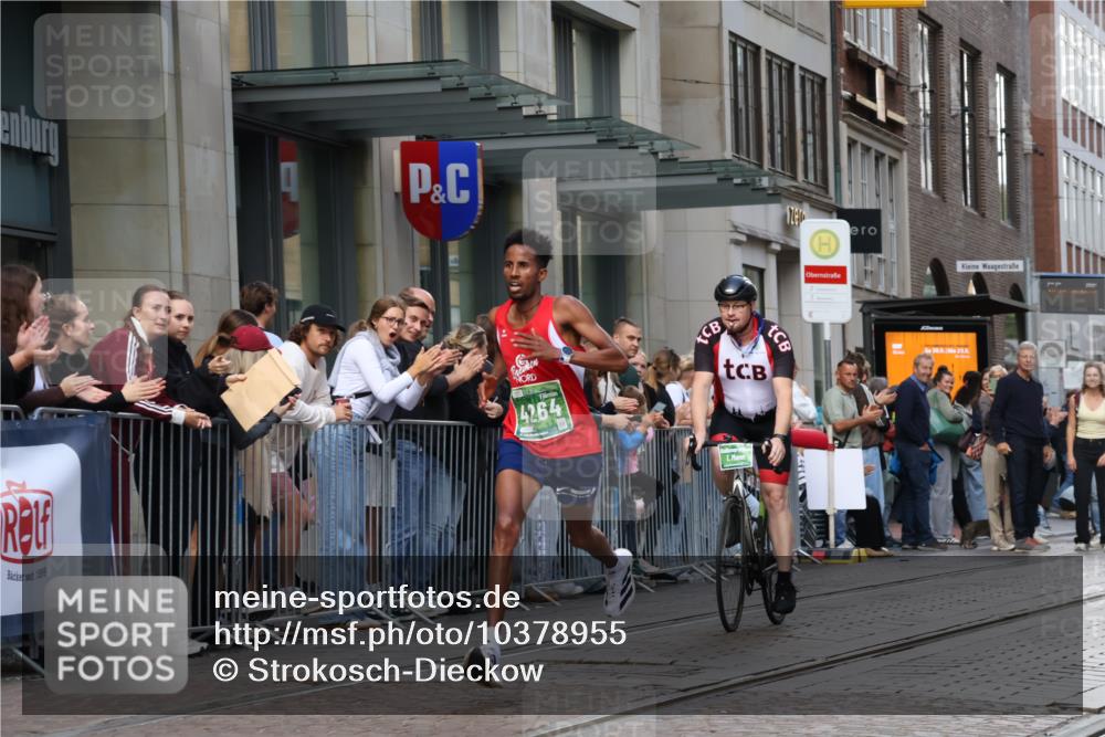 13.09.2026 - 21. swb-Marathon Bremen Strokosch-Dieckow http://msf.ph/oto/10378955 13.09.2026 12:40:27 Ziel 1263, 3662, 4264, 149 meine-sportfotos.de
