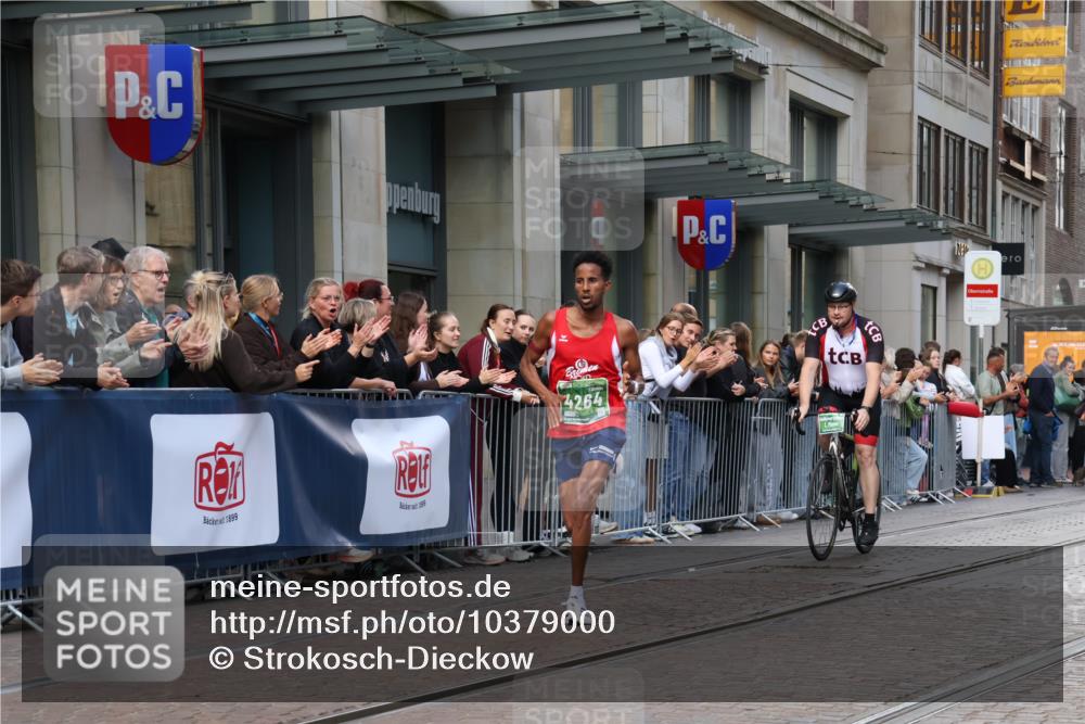 13.09.2026 - 21. swb-Marathon Bremen Strokosch-Dieckow http://msf.ph/oto/10379000 13.09.2026 12:40:27 Ziel 1263, 3662, 4264, 149 meine-sportfotos.de