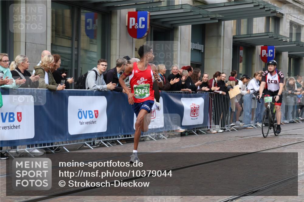 13.09.2026 - 21. swb-Marathon Bremen Strokosch-Dieckow http://msf.ph/oto/10379044 13.09.2026 12:40:28 Ziel 642, 1263, 3662, 4264, 149 meine-sportfotos.de