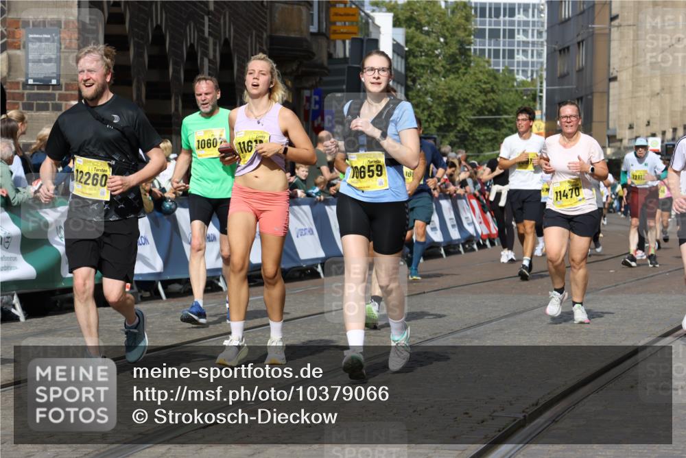 13.09.2026 - 21. swb-Marathon Bremen Strokosch-Dieckow http://msf.ph/oto/10379066 13.09.2026 11:04:06 Ziel 10090, 10091, 10152, 10327, 10357, 10403, 10429, 10569, 10796, 10918, 10950, 11149, 11325, 11451, 11511, 11595, 11868, 11967, 12074, 12504, 10182, 10291, 10390, 10613, 11221, 11336, 11539, 11720, 11726, 11740, 12001, 12113, 12276 meine-sportfotos.de