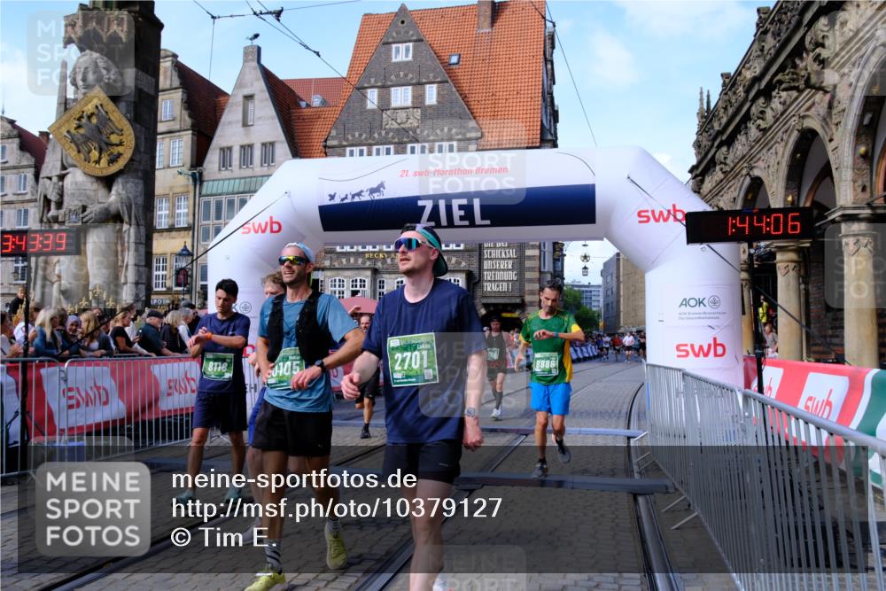 13.09.2026 - 21. swb-Marathon Bremen Tim E. http://msf.ph/oto/10379127 13.09.2026 13:14:28 Ziel 107, 235, 1433, 1542, 1613, 1998, 2043, 2084, 2203, 2701, 2824, 2913, 2922, 4728, 5593, 5610, 5986, 6145, 7029, 7435, 7591, 7659, 7963, 8118, 8886, 8919, 9783, 10105 meine-sportfotos.de