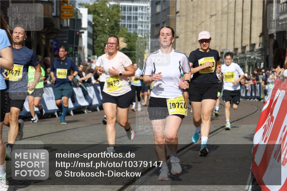 13.09.2026 - 21. swb-Marathon Bremen Strokosch-Dieckow http://msf.ph/oto/10379147 13.09.2026 11:04:07 Ziel 10090, 10091, 10152, 10327, 10357, 10403, 10429, 10569, 10659, 10720, 10796, 10918, 10950, 11149, 11325, 11451, 11511, 11595, 11868, 11967, 12074, 12504, 10182, 10291, 10526, 10613, 11214, 11215, 11221, 11336, 11539, 11720, 11726, 11740, 12001, 12276 meine-sportfotos.de
