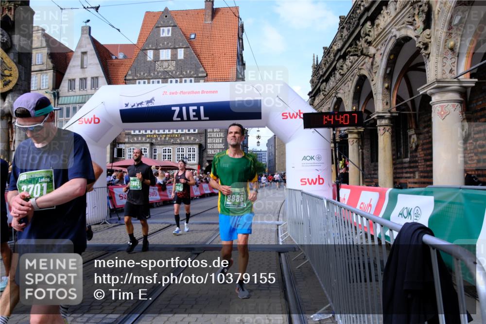 13.09.2026 - 21. swb-Marathon Bremen Tim E. http://msf.ph/oto/10379155 13.09.2026 13:14:29 Ziel 107, 235, 1433, 1542, 1613, 1998, 2043, 2084, 2203, 2701, 2824, 2913, 2922, 3545, 4728, 5593, 5610, 5986, 6145, 7029, 7435, 7591, 7659, 7963, 8118, 8886, 8919, 9783, 10105 meine-sportfotos.de