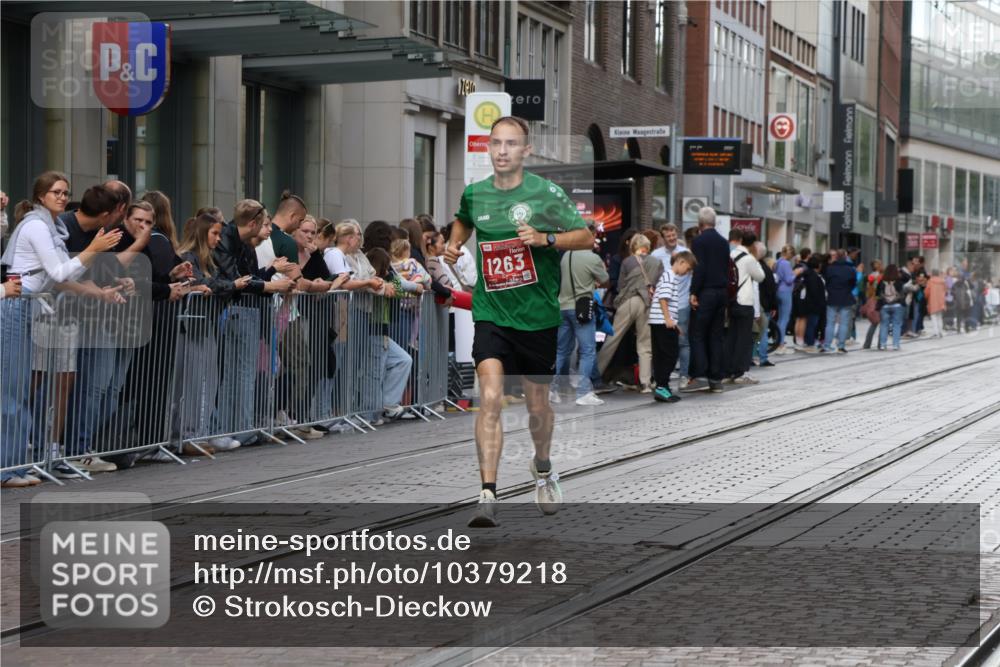 13.09.2026 - 21. swb-Marathon Bremen Strokosch-Dieckow http://msf.ph/oto/10379218 13.09.2026 12:40:56 Ziel 634, 642, 1263, 3662, 4264 meine-sportfotos.de