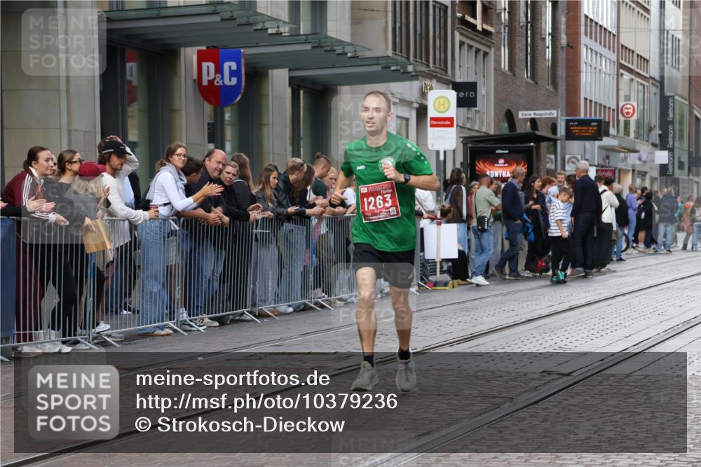 13.09.2026 - 21. swb-Marathon Bremen Strokosch-Dieckow http://msf.ph/oto/10379236 13.09.2026 12:40:56 Ziel 634, 642, 1263, 3662, 4264 meine-sportfotos.de