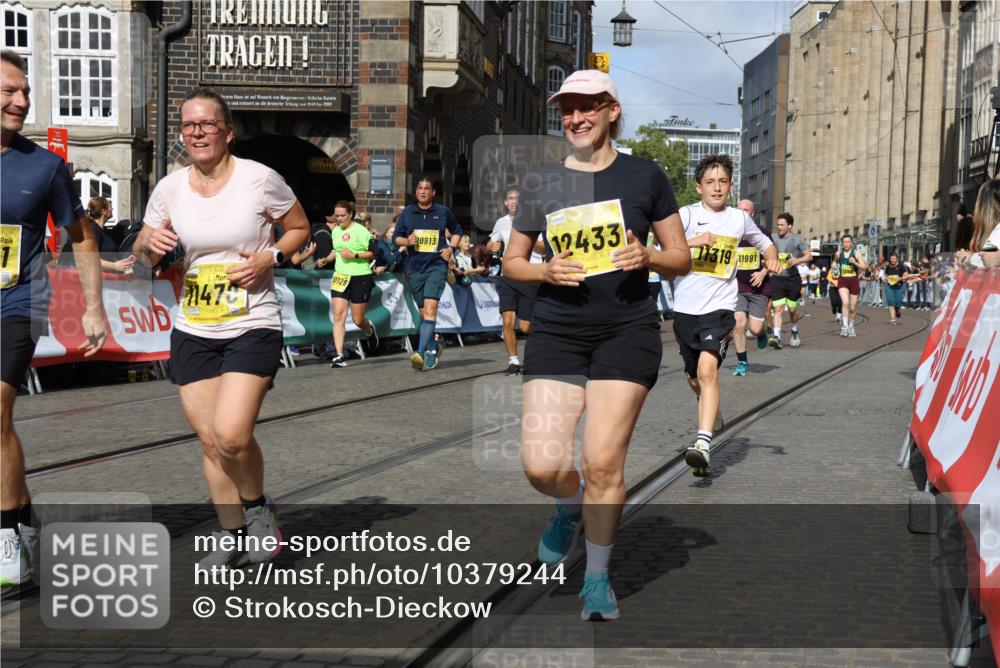 13.09.2026 - 21. swb-Marathon Bremen Strokosch-Dieckow http://msf.ph/oto/10379244 13.09.2026 11:04:10 Ziel 10090, 10091, 10152, 10327, 10357, 10403, 10429, 10607, 10659, 10720, 10796, 10918, 10950, 11149, 11319, 11325, 11451, 11470, 11471, 11511, 11595, 11618, 11868, 11967, 12260, 12392, 12433, 12504, 10182, 10245, 10291, 10526, 10613, 11214, 11215, 11221, 11248, 11336, 11410, 11720, 11740, 12009, 12929 meine-sportfotos.de