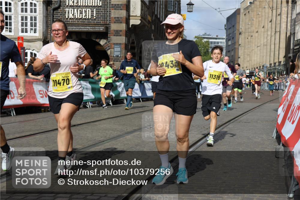 13.09.2026 - 21. swb-Marathon Bremen Strokosch-Dieckow http://msf.ph/oto/10379256 13.09.2026 11:04:10 Ziel 10090, 10091, 10152, 10327, 10357, 10403, 10429, 10607, 10659, 10720, 10796, 10918, 10950, 11149, 11319, 11325, 11451, 11470, 11471, 11511, 11595, 11618, 11868, 11967, 12260, 12392, 12433, 12504, 10182, 10245, 10291, 10526, 10613, 11214, 11215, 11221, 11248, 11336, 11410, 11720, 11740, 12009, 12929 meine-sportfotos.de