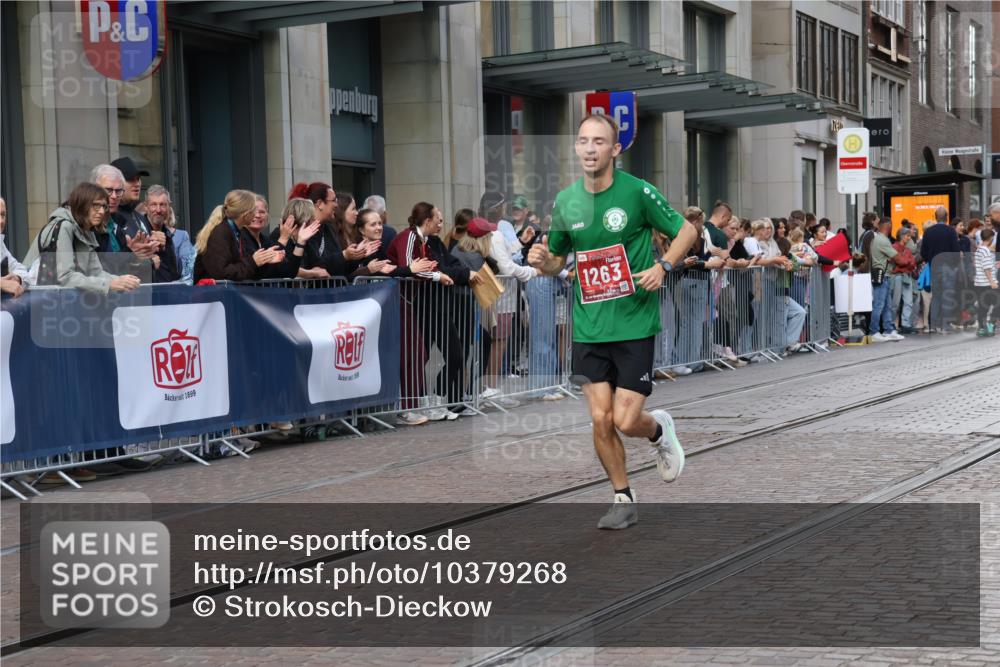 13.09.2026 - 21. swb-Marathon Bremen Strokosch-Dieckow http://msf.ph/oto/10379268 13.09.2026 12:40:57 Ziel 634, 642, 1263, 3662, 4264 meine-sportfotos.de