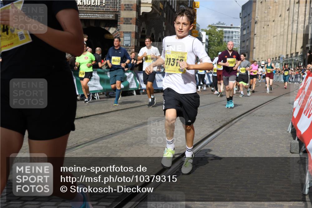13.09.2026 - 21. swb-Marathon Bremen Strokosch-Dieckow http://msf.ph/oto/10379315 13.09.2026 11:04:11 Ziel 10090, 10091, 10152, 10357, 10403, 10429, 10607, 10659, 10720, 10796, 10918, 11149, 11319, 11325, 11451, 11470, 11471, 11511, 11618, 11868, 11967, 12140, 12260, 12392, 12433, 12504, 10182, 10245, 10291, 10526, 10613, 11214, 11215, 11221, 11248, 11336, 11410, 11720, 11740, 12009, 12929 meine-sportfotos.de