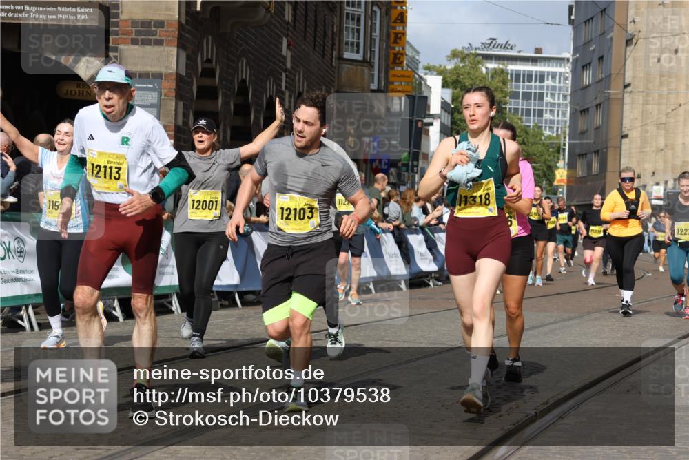 13.09.2026 - 21. swb-Marathon Bremen Strokosch-Dieckow http://msf.ph/oto/10379538 13.09.2026 11:04:16 Ziel 10152, 10357, 10403, 10429, 10607, 10659, 10720, 10726, 10796, 10912, 10913, 10918, 11149, 11318, 11319, 11325, 11451, 11470, 11471, 11511, 11618, 11868, 11909, 11967, 12140, 12260, 12392, 12433, 12504, 10160, 10245, 10526, 10613, 10755, 11214, 11215, 11248, 11410, 11720, 11740, 11761, 12009, 12929 meine-sportfotos.de