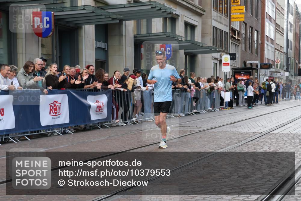 13.09.2026 - 21. swb-Marathon Bremen Strokosch-Dieckow http://msf.ph/oto/10379553 13.09.2026 12:41:20 Ziel 129, 1139, 634 meine-sportfotos.de