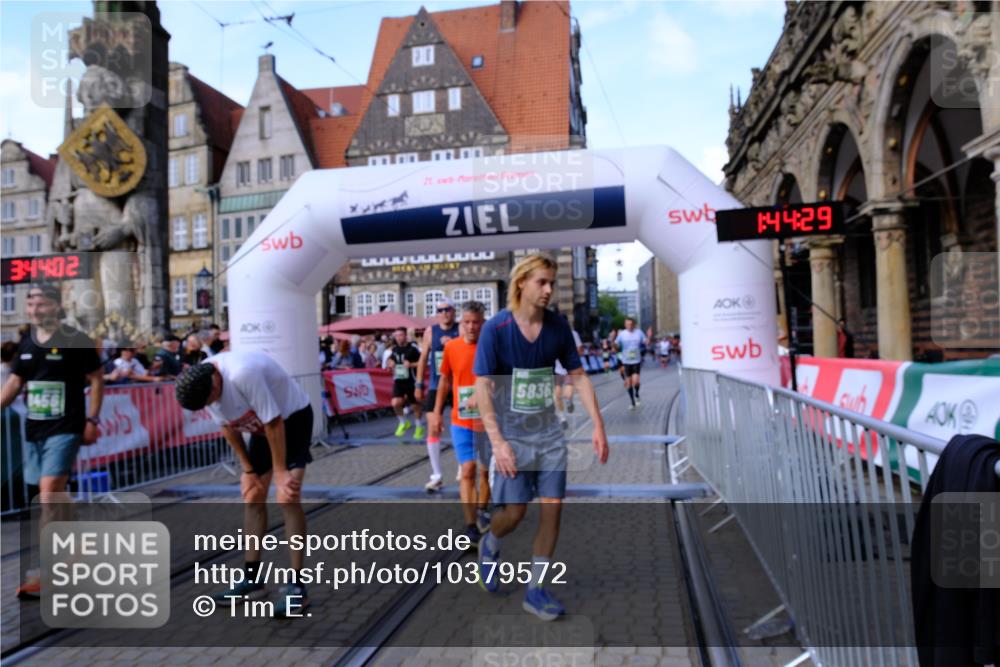 13.09.2026 - 21. swb-Marathon Bremen Tim E. http://msf.ph/oto/10379572 13.09.2026 13:14:51 Ziel 199, 376, 469, 1043, 1125, 1492, 1814, 2251, 2971, 2997, 3012, 3085, 3821, 3834, 4586, 4685, 5239, 5794, 5836, 6130, 6506, 7117, 7782, 7826, 8366, 8456, 9242, 9868, 10016 meine-sportfotos.de