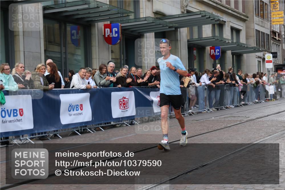 13.09.2026 - 21. swb-Marathon Bremen Strokosch-Dieckow http://msf.ph/oto/10379590 13.09.2026 12:41:21 Ziel 129, 1139, 634 meine-sportfotos.de
