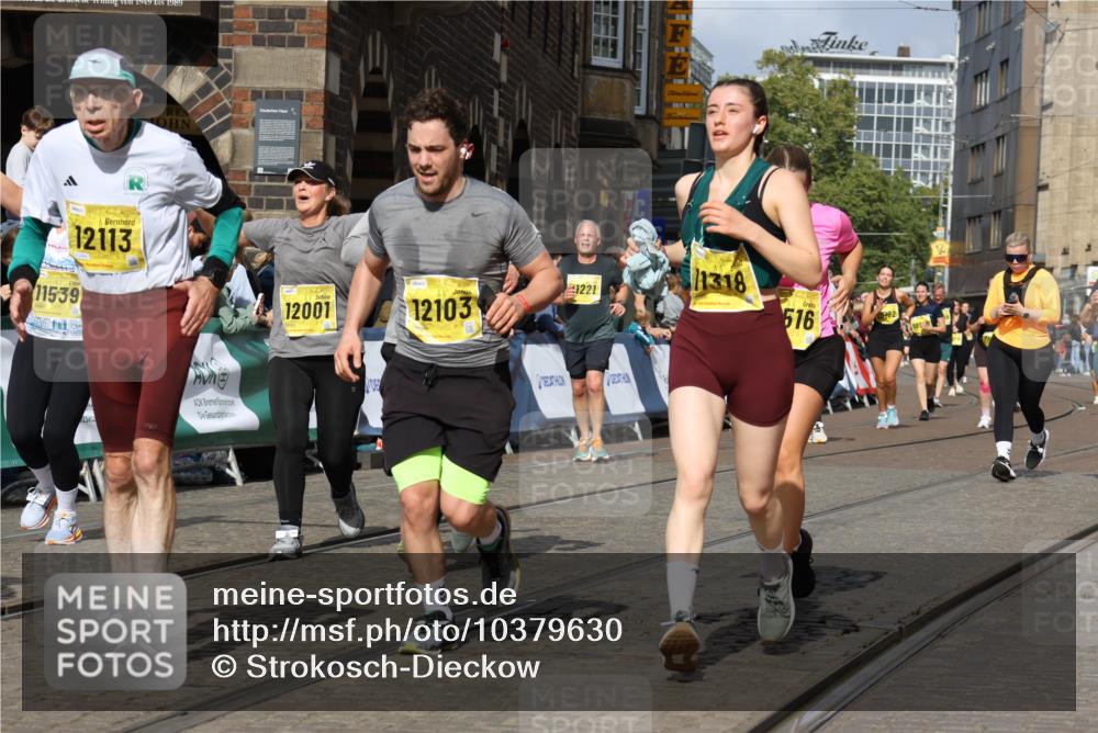 13.09.2026 - 21. swb-Marathon Bremen Strokosch-Dieckow http://msf.ph/oto/10379630 13.09.2026 11:04:16 Ziel 10152, 10357, 10403, 10429, 10607, 10659, 10720, 10726, 10796, 10912, 10913, 10918, 11149, 11318, 11319, 11325, 11451, 11470, 11471, 11511, 11618, 11868, 11909, 11967, 12140, 12260, 12392, 12433, 12504, 10160, 10245, 10526, 10613, 10755, 11214, 11215, 11248, 11410, 11720, 11740, 11761, 12009, 12929 meine-sportfotos.de