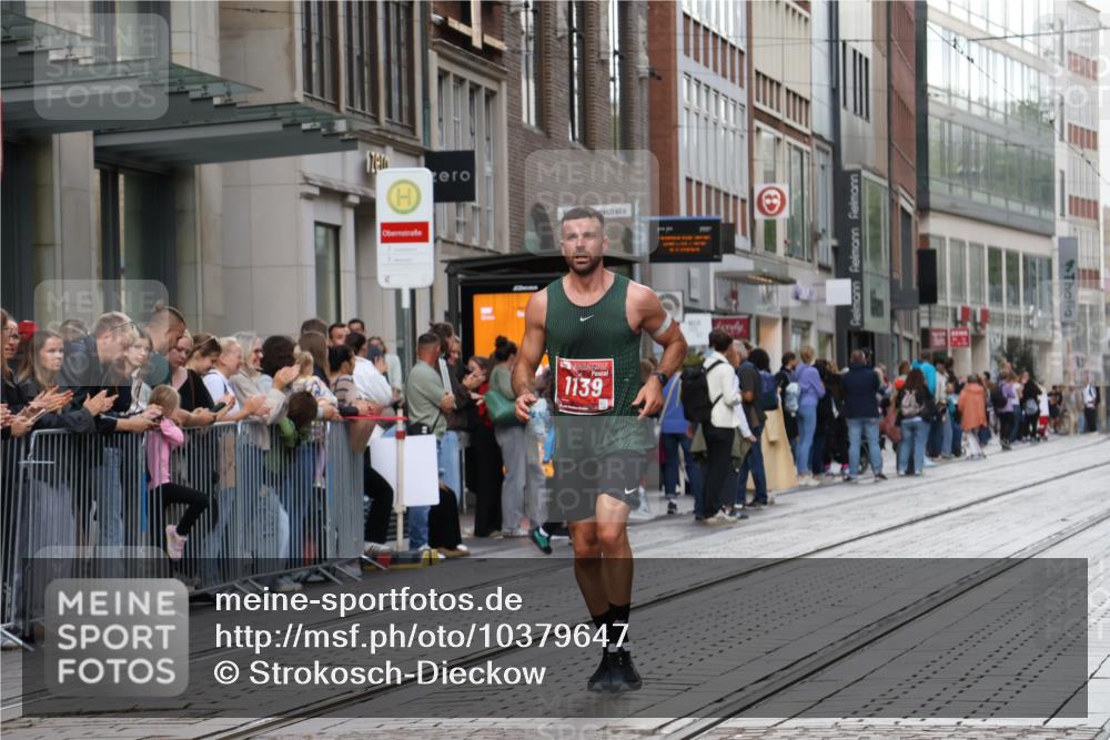 13.09.2026 - 21. swb-Marathon Bremen Strokosch-Dieckow http://msf.ph/oto/10379647 13.09.2026 12:41:32 Ziel 129, 1139 meine-sportfotos.de
