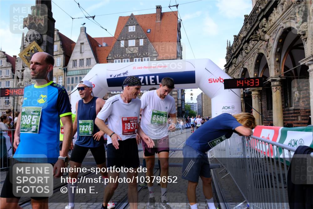 13.09.2026 - 21. swb-Marathon Bremen Tim E. http://msf.ph/oto/10379652 13.09.2026 13:14:55 Ziel 199, 376, 615, 616, 1043, 1125, 1455, 1492, 1814, 2251, 2847, 2971, 2997, 3012, 3085, 3175, 3821, 3834, 4097, 4246, 4586, 4685, 5239, 5794, 5962, 6130, 6506, 7117, 7251, 7782, 7826, 8366, 9242, 9868, 10016 meine-sportfotos.de