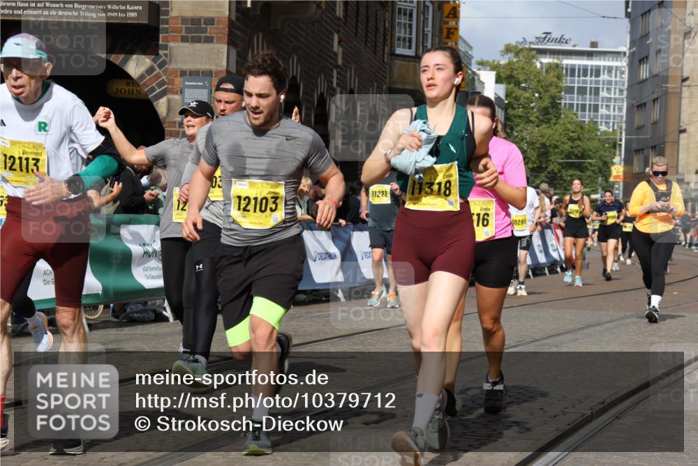 13.09.2026 - 21. swb-Marathon Bremen Strokosch-Dieckow http://msf.ph/oto/10379712 13.09.2026 11:04:17 Ziel 10152, 10357, 10403, 10429, 10516, 10607, 10659, 10671, 10672, 10720, 10726, 10796, 10912, 10913, 10918, 11149, 11318, 11319, 11325, 11451, 11470, 11471, 11511, 11618, 11909, 11967, 12103, 12140, 12260, 12392, 12433, 12504, 10160, 10245, 10526, 10613, 10711, 10755, 11214, 11215, 11248, 11410, 11720, 11740, 11761, 12009, 12929 meine-sportfotos.de