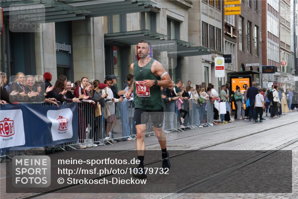 13.09.2026 - 21. swb-Marathon Bremen Strokosch-Dieckow http://msf.ph/oto/10379732 13.09.2026 12:41:35 Ziel 129, 1139 meine-sportfotos.de
