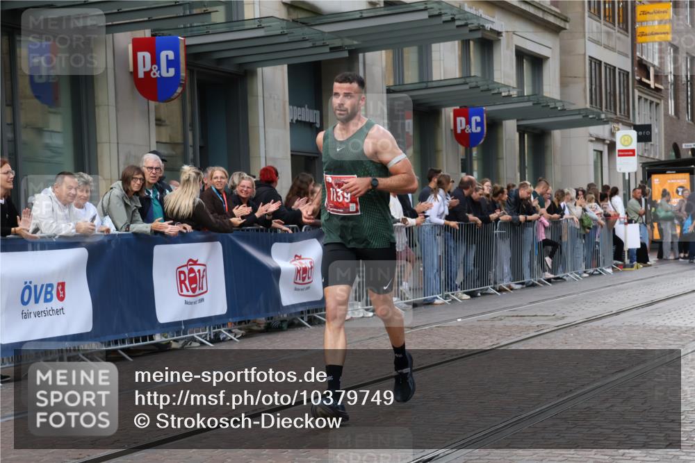 13.09.2026 - 21. swb-Marathon Bremen Strokosch-Dieckow http://msf.ph/oto/10379749 13.09.2026 12:41:35 Ziel 129, 1139 meine-sportfotos.de