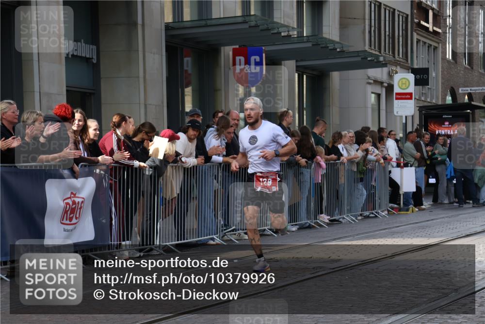 13.09.2026 - 21. swb-Marathon Bremen Strokosch-Dieckow http://msf.ph/oto/10379926 13.09.2026 12:41:57 Ziel 129 meine-sportfotos.de