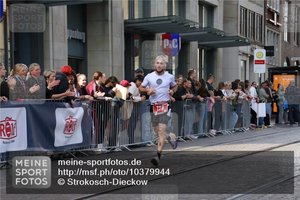 13.09.2026 - 21. swb-Marathon Bremen Strokosch-Dieckow http://msf.ph/oto/10379944 13.09.2026 12:41:57 Ziel 129 meine-sportfotos.de