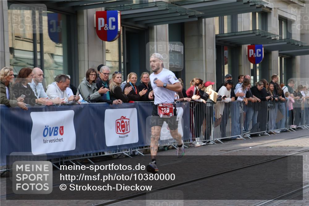 13.09.2026 - 21. swb-Marathon Bremen Strokosch-Dieckow http://msf.ph/oto/10380000 13.09.2026 12:41:58 Ziel 129 meine-sportfotos.de