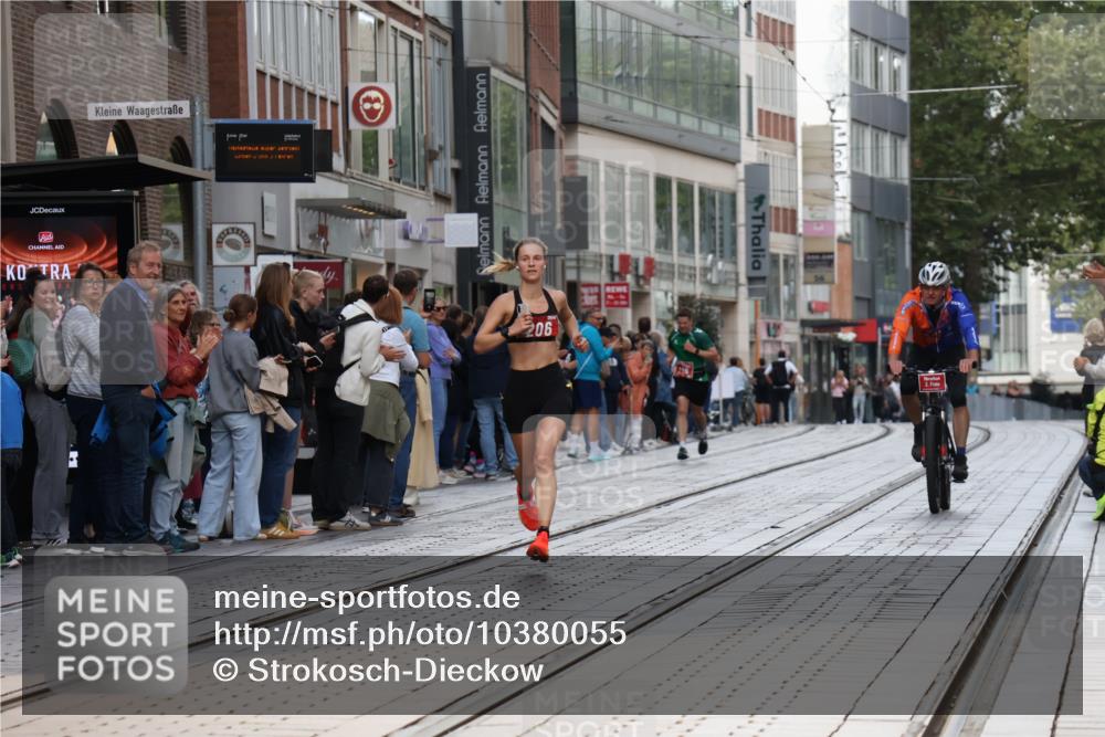 13.09.2026 - 21. swb-Marathon Bremen Strokosch-Dieckow http://msf.ph/oto/10380055 13.09.2026 12:42:47 Ziel 206, 236 meine-sportfotos.de
