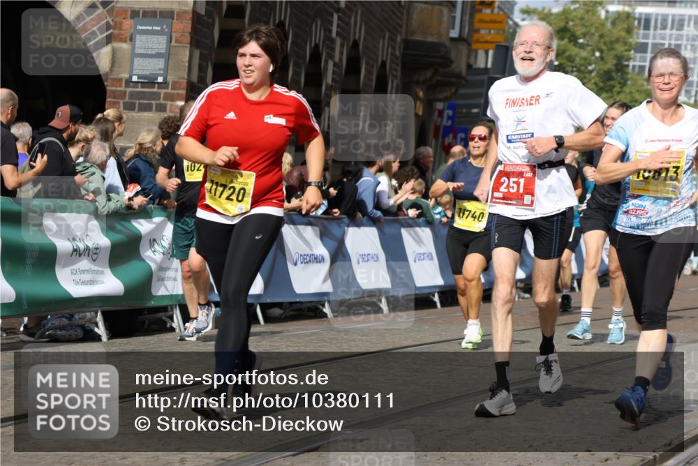 13.09.2026 - 21. swb-Marathon Bremen Strokosch-Dieckow http://msf.ph/oto/10380111 13.09.2026 11:04:29 Ziel 10182, 10291, 10390, 10516, 10613, 10671, 10672, 10726, 10912, 10913, 11221, 11318, 11319, 11336, 11470, 11471, 11539, 11726, 11909, 12001, 12103, 12113, 12140, 12260, 12276, 12433, 10160, 10481, 10711, 10877, 11114, 11364, 11366, 11592, 11705, 11761, 11991 meine-sportfotos.de