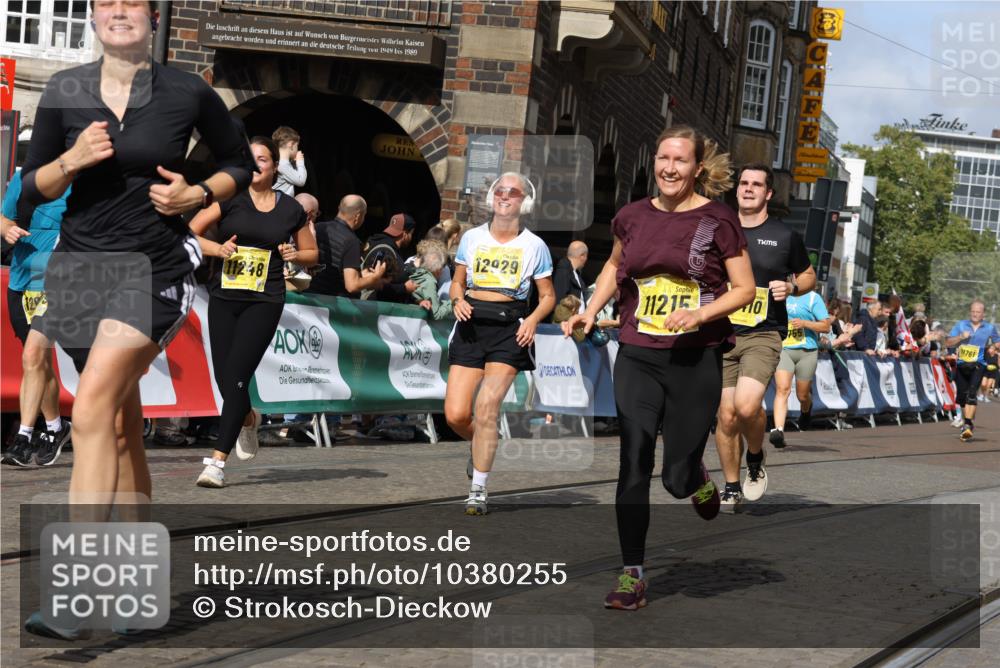 13.09.2026 - 21. swb-Marathon Bremen Strokosch-Dieckow http://msf.ph/oto/10380255 13.09.2026 11:04:34 Ziel 10182, 10245, 10291, 10390, 10516, 10526, 10613, 10671, 10672, 10913, 11214, 11215, 11221, 11318, 11336, 11539, 11720, 11726, 11740, 11909, 12001, 12103, 12113, 12276, 10198, 10283, 10481, 10877, 10940, 11006, 11114, 11364, 11366, 11592, 11705, 12005, 12493, 12495, 12498, 12500, 12502, 12563 meine-sportfotos.de