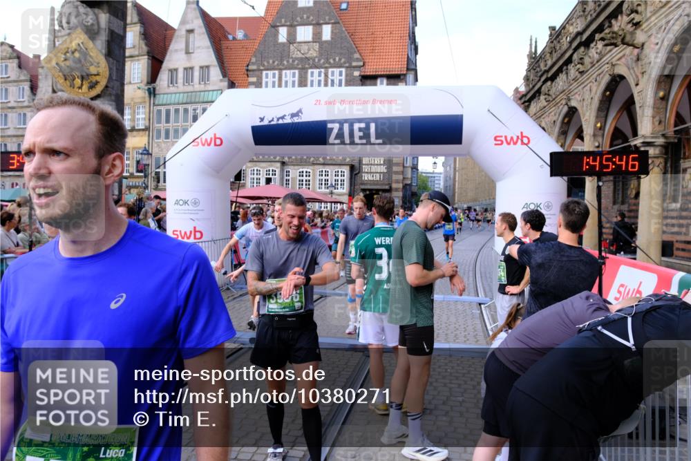 13.09.2026 - 21. swb-Marathon Bremen Tim E. http://msf.ph/oto/10380271 13.09.2026 13:16:07 Ziel 145, 982, 1033, 1955, 2733, 3119, 3422, 3536, 3689, 3836, 3991, 4573, 4823, 5430, 5474, 5533, 5588, 5913, 6481, 6515, 7307, 7413, 9122, 9278, 9475, 13149, 13249 meine-sportfotos.de