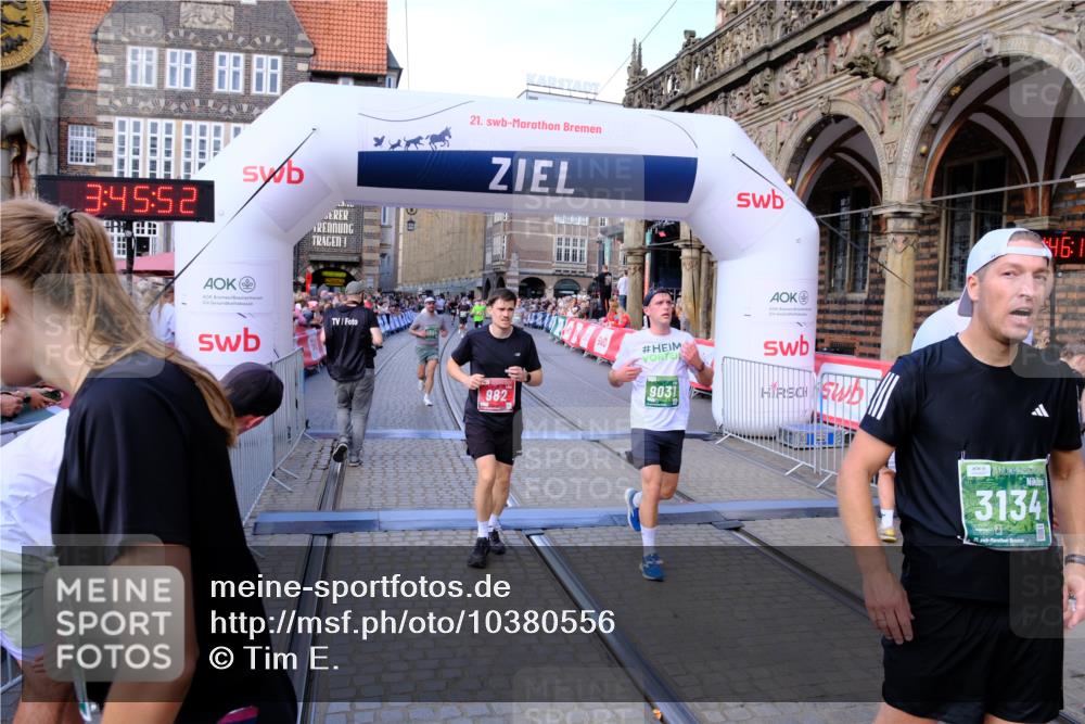 13.09.2026 - 21. swb-Marathon Bremen Tim E. http://msf.ph/oto/10380556 13.09.2026 13:16:41 Ziel 740, 755, 792, 1076, 1162, 1605, 2604, 5554, 5963, 6721, 7053, 7603, 7801, 8171, 8288, 8398, 9031, 9115 meine-sportfotos.de