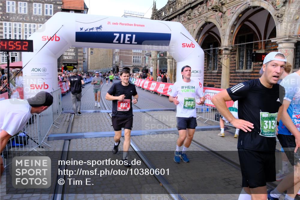 13.09.2026 - 21. swb-Marathon Bremen Tim E. http://msf.ph/oto/10380601 13.09.2026 13:16:41 Ziel 740, 755, 792, 1076, 1162, 1605, 2604, 5554, 5963, 6721, 7053, 7603, 7801, 8171, 8288, 8398, 9031, 9115 meine-sportfotos.de