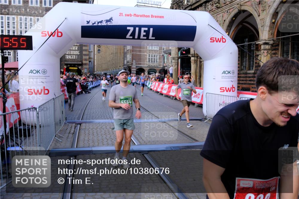 13.09.2026 - 21. swb-Marathon Bremen Tim E. http://msf.ph/oto/10380676 13.09.2026 13:16:44 Ziel 755, 792, 816, 1076, 1162, 2604, 5554, 5963, 6367, 7053, 7603, 7801, 8171, 8288, 9031, 9115 meine-sportfotos.de