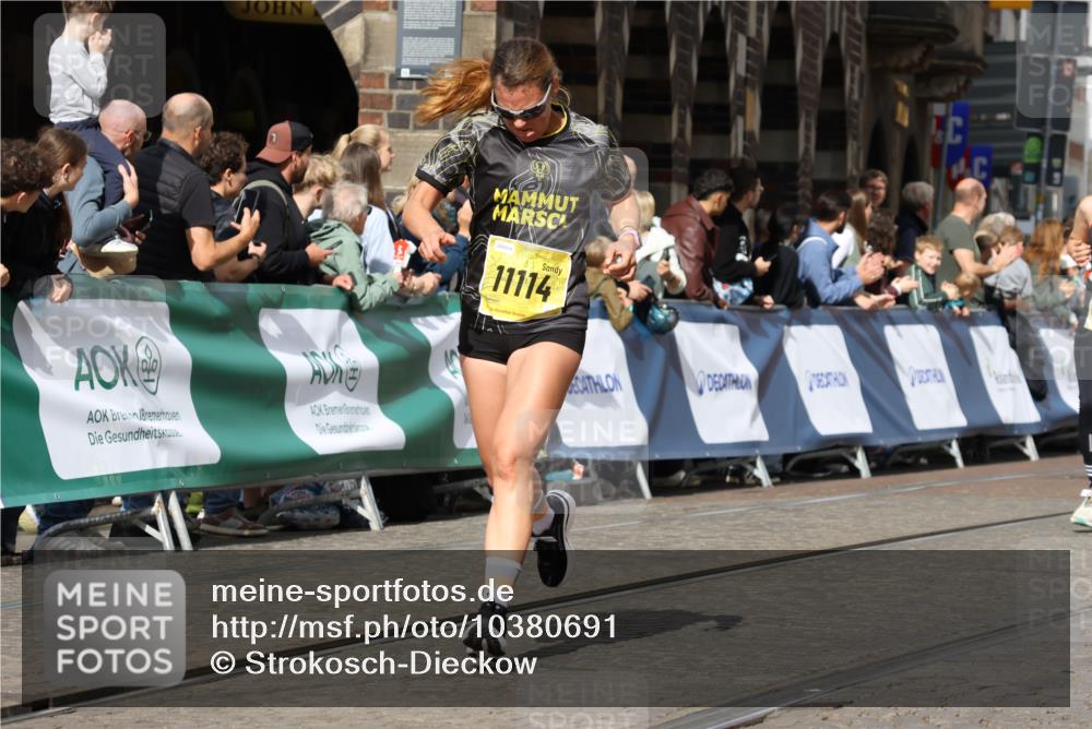 13.09.2026 - 21. swb-Marathon Bremen Strokosch-Dieckow http://msf.ph/oto/10380691 13.09.2026 11:04:46 Ziel 10160, 10182, 10245, 10526, 10613, 10711, 10755, 10877, 11214, 11215, 11248, 11336, 11410, 11720, 11740, 11761, 11991, 12009, 12929, 10315, 10465, 10729, 10741, 10850, 10855, 10856, 10975, 11006, 11133, 11272, 11395, 11518, 11757, 11939, 12235, 12420, 12493, 12495, 12498, 12500, 12502, 12522, 12563 meine-sportfotos.de