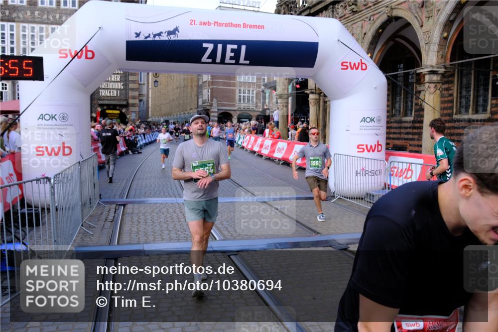 13.09.2026 - 21. swb-Marathon Bremen Tim E. http://msf.ph/oto/10380694 13.09.2026 13:16:44 Ziel 755, 792, 816, 1076, 1162, 2604, 5554, 5963, 6367, 7053, 7603, 7801, 8171, 8288, 9031, 9115 meine-sportfotos.de