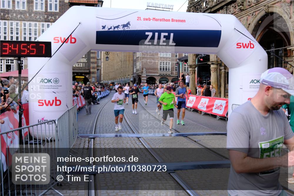 13.09.2026 - 21. swb-Marathon Bremen Tim E. http://msf.ph/oto/10380723 13.09.2026 13:16:46 Ziel 755, 792, 816, 1076, 1162, 2604, 5255, 5554, 5963, 6367, 7053, 7603, 7801, 8171, 8288, 9031 meine-sportfotos.de